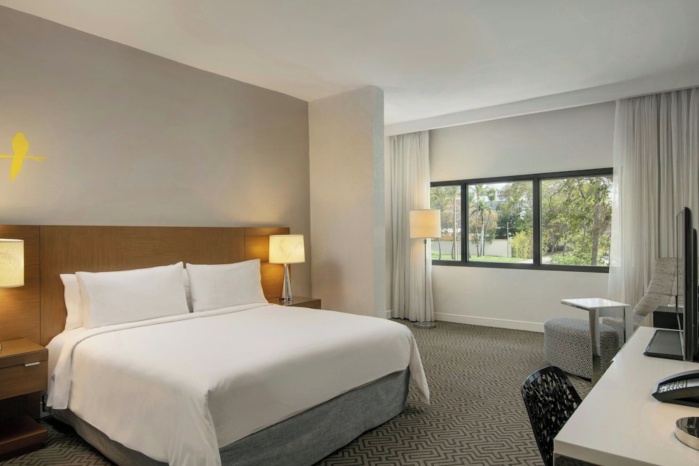 Tower, King Bed, Partial Ocean View