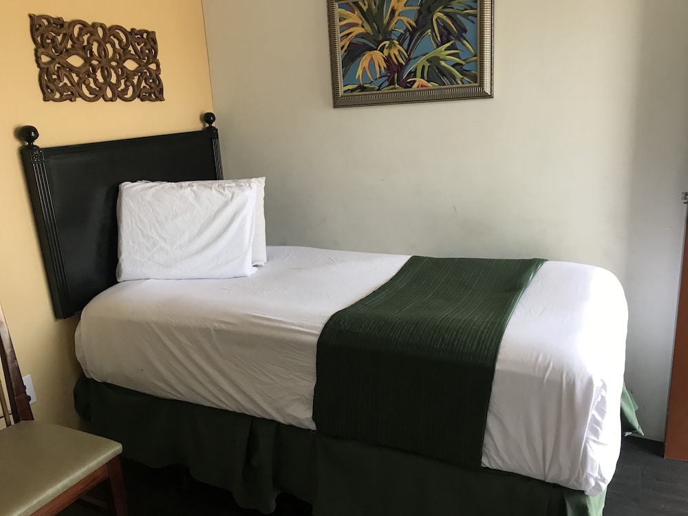 Hotel Bel-Air Orlando near Florida Mall 15/32
