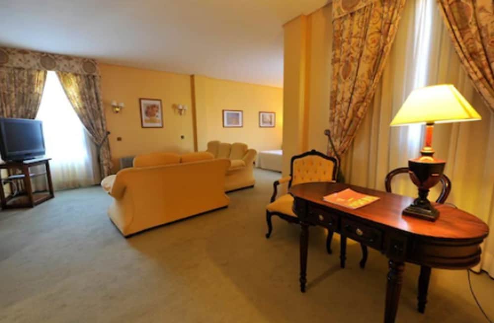 Hotel Lozano 11/24