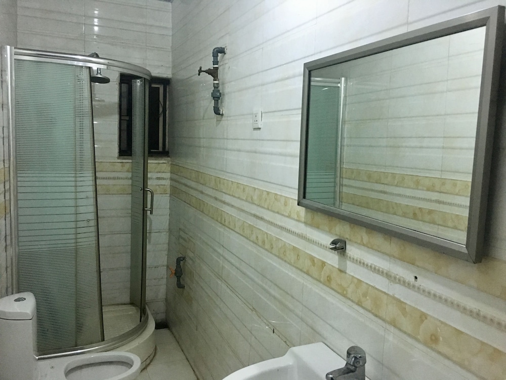HOME INN HOTEL AND SUITES 24/33