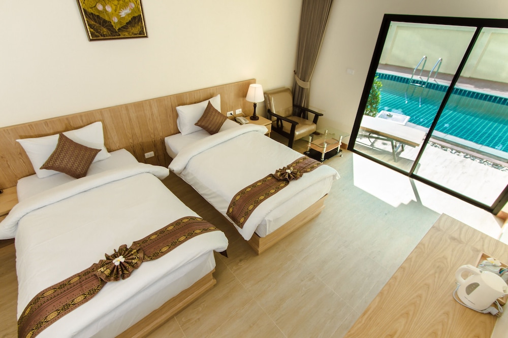 Airport Beach Hotel Phuket 13/41