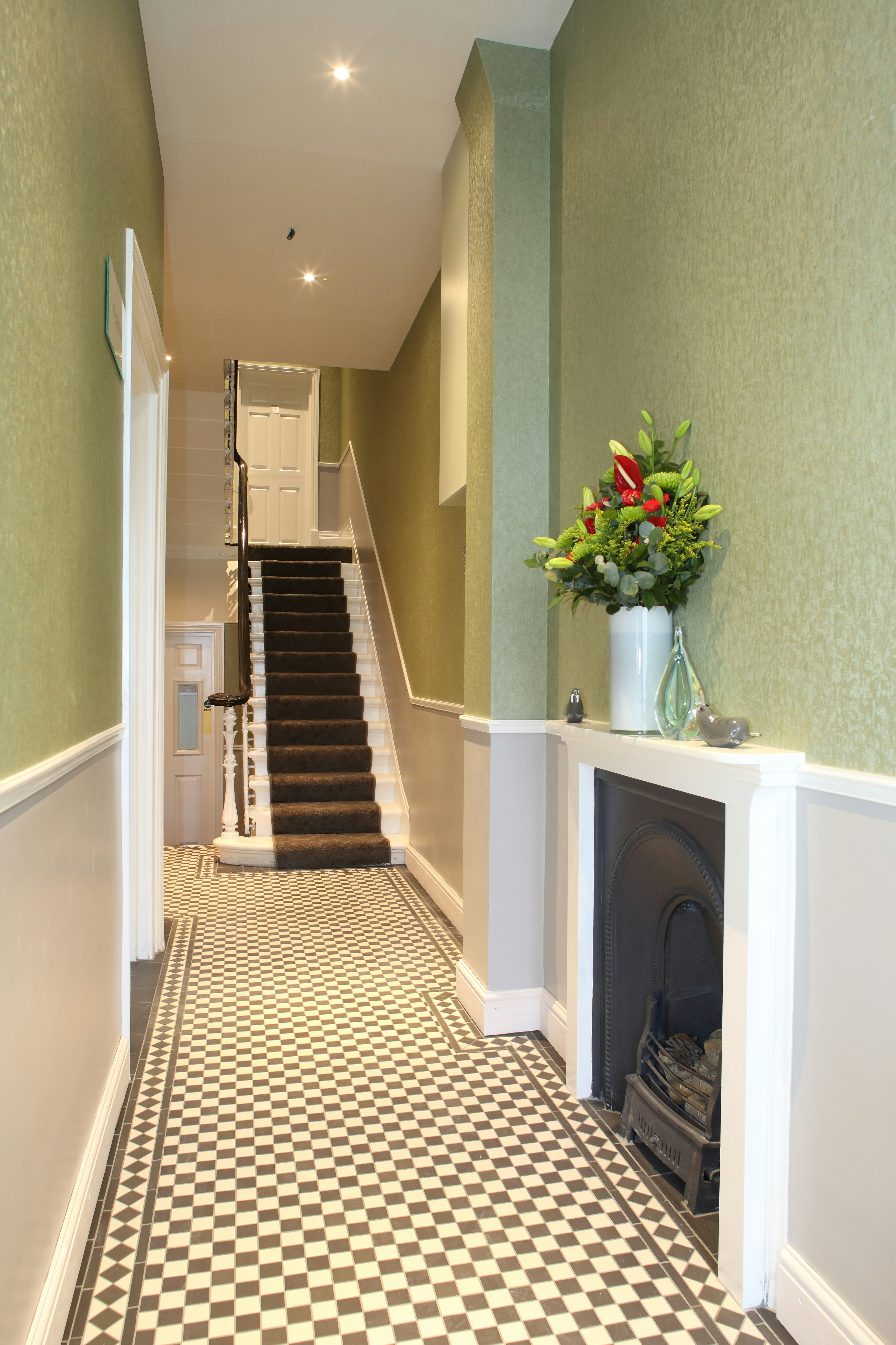 Kensington Gardens Hotel 4/38