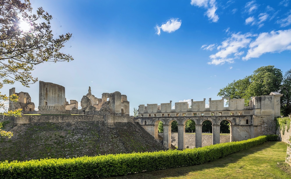 CHATEAU DE FERE HOTEL 36/50