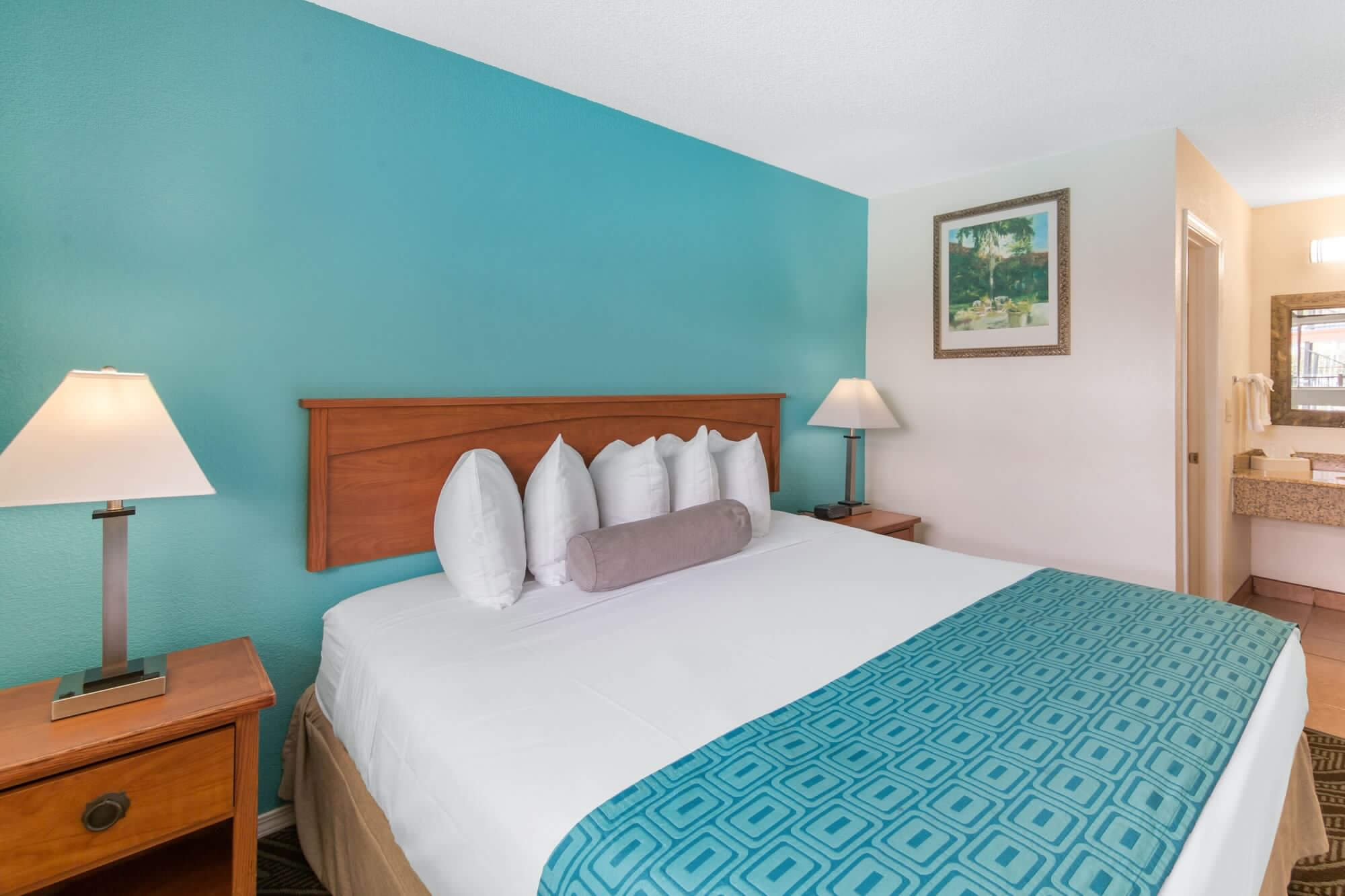 جناح استوديو بسرير كينج مع أريكة بمطبخ، Howard Johnson Suites by Wyndham San Diego Chula Vista/BayFt 7/8