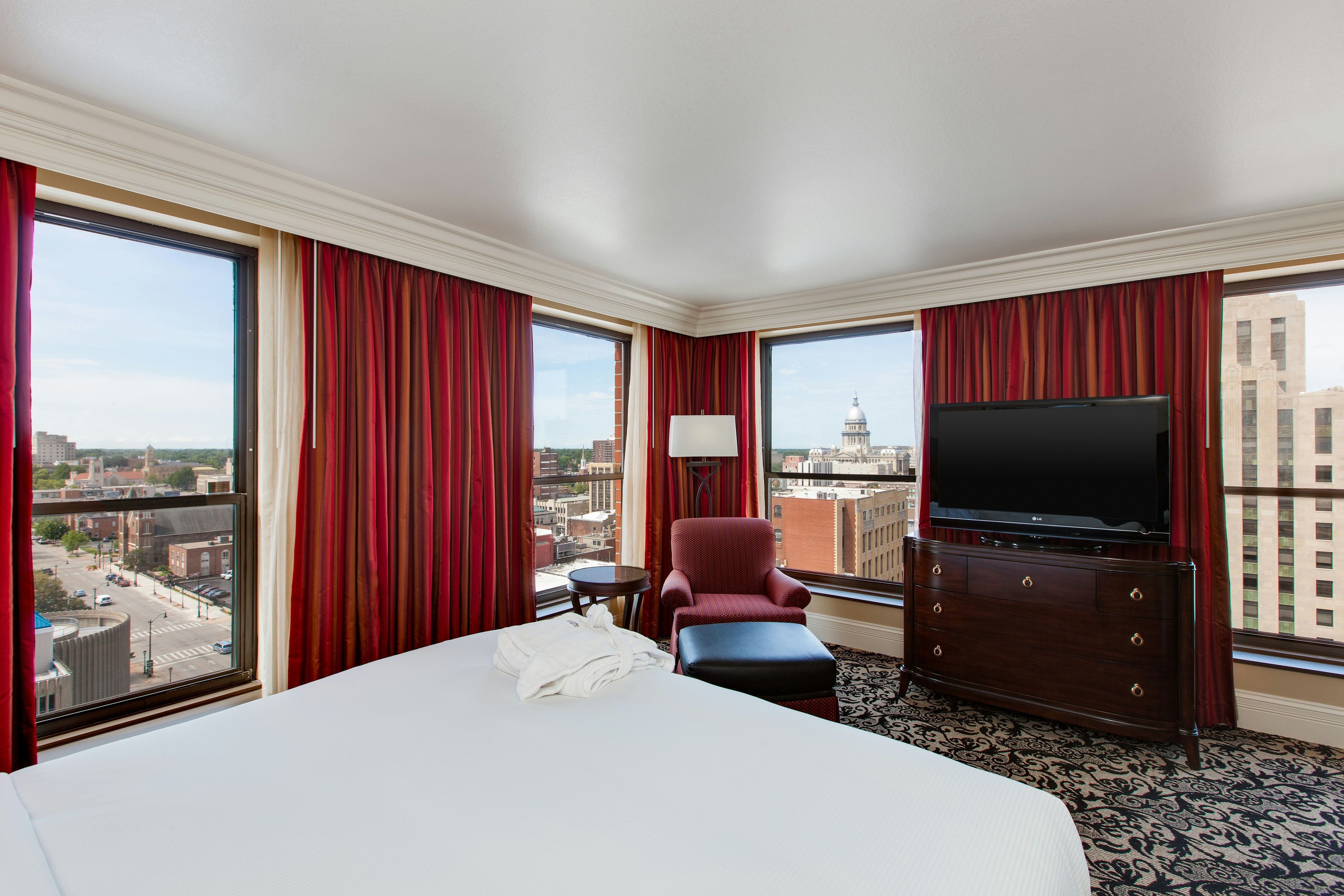 Chairman, Suite, King Bed