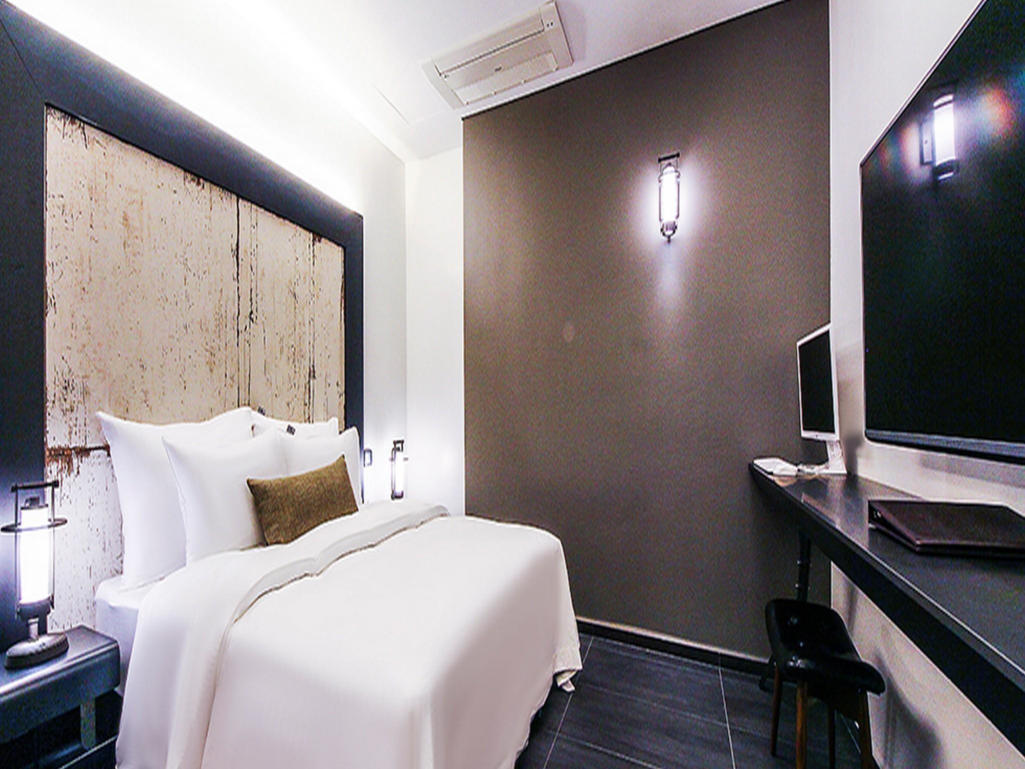 DELUXE, DOUBLE BED