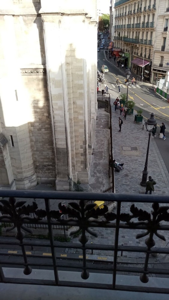 HOTEL DE LA PERDRIX ROUGE 4/71