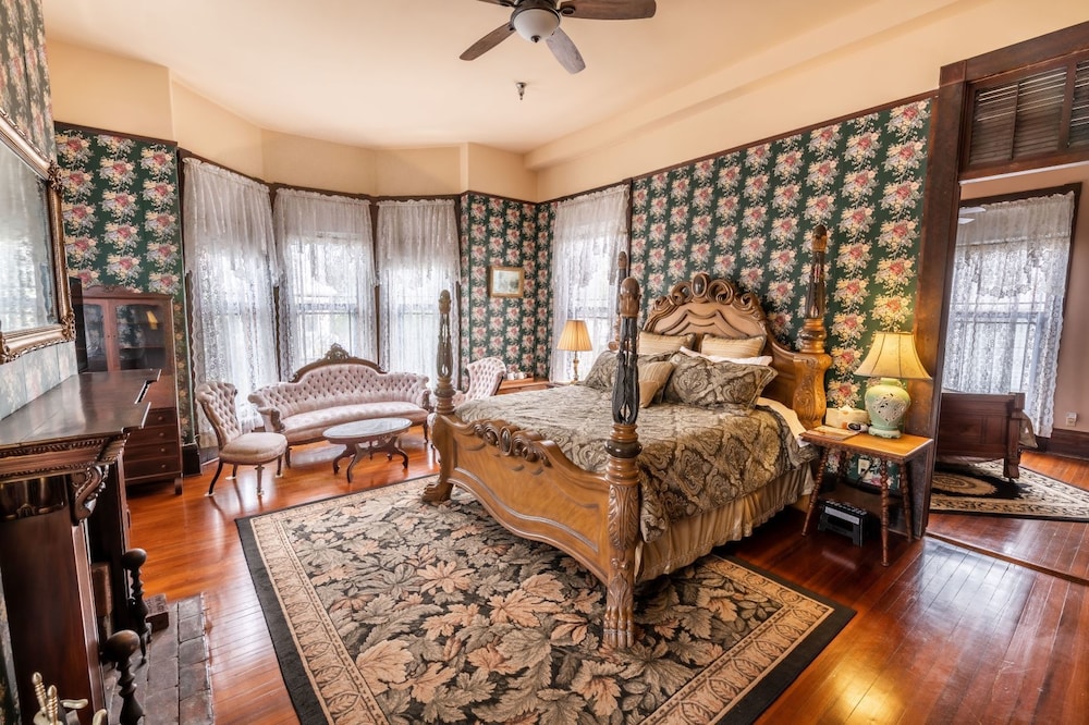 Grand Gables Inn Bed & Breakfast 27/38