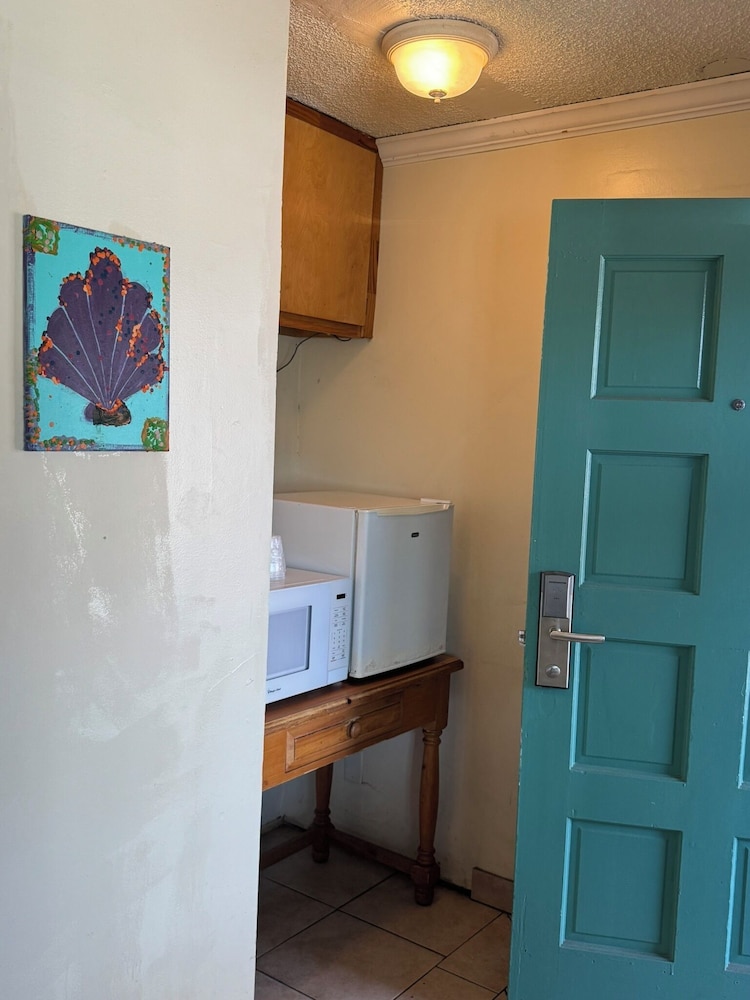 Shores Inn 36/50