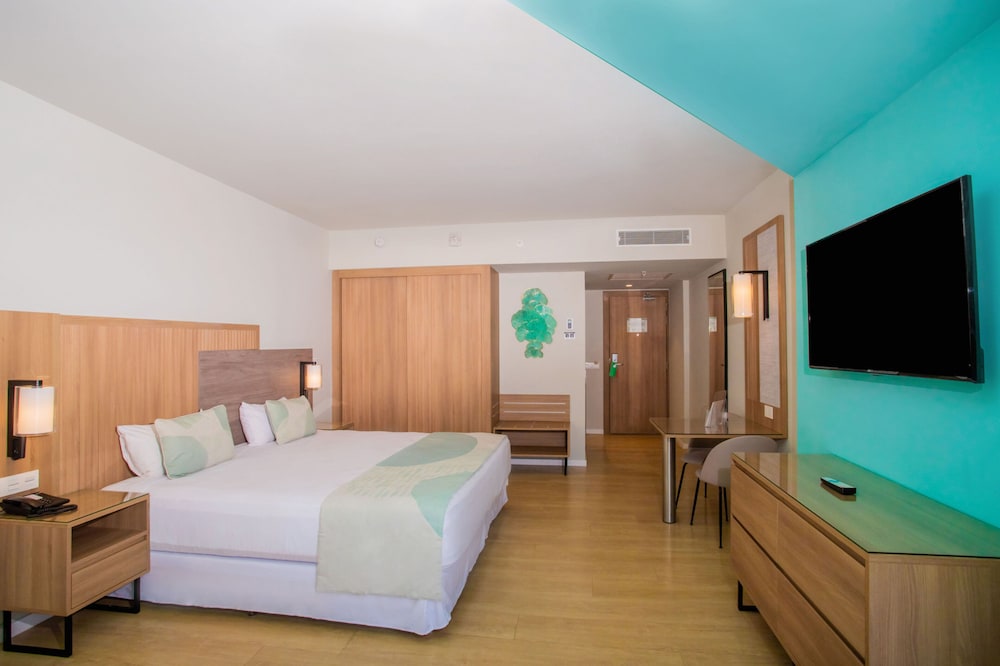 جناح جونيور بسريرين مزدوجين بإطلالة جزئية على البحر، RIU Palace Antillas - Adults Only - All Inclusive 2/4