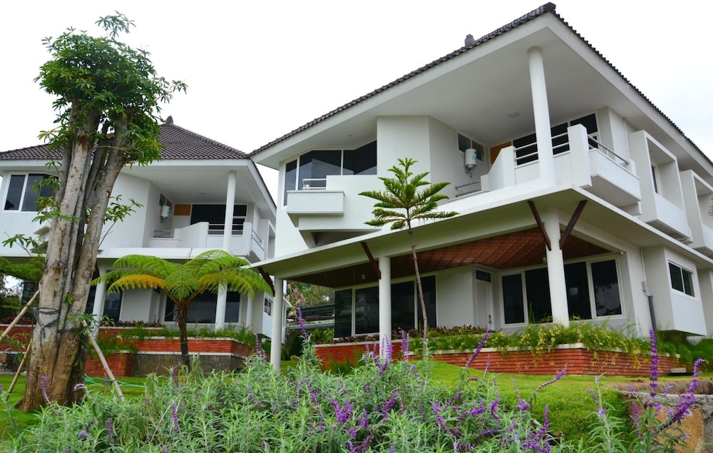SAMARA RESORT 6/72