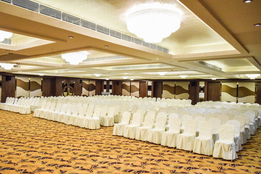 Rg Royal Hotel And Convention 6/18