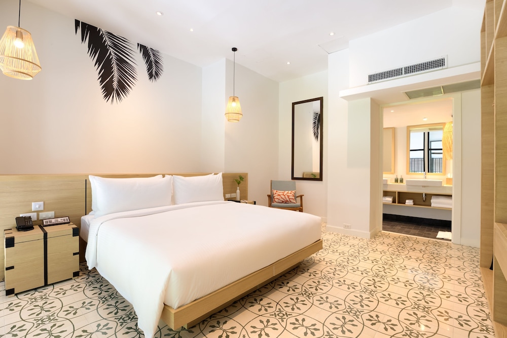 Outrigger Surin Beach Resort 19/74