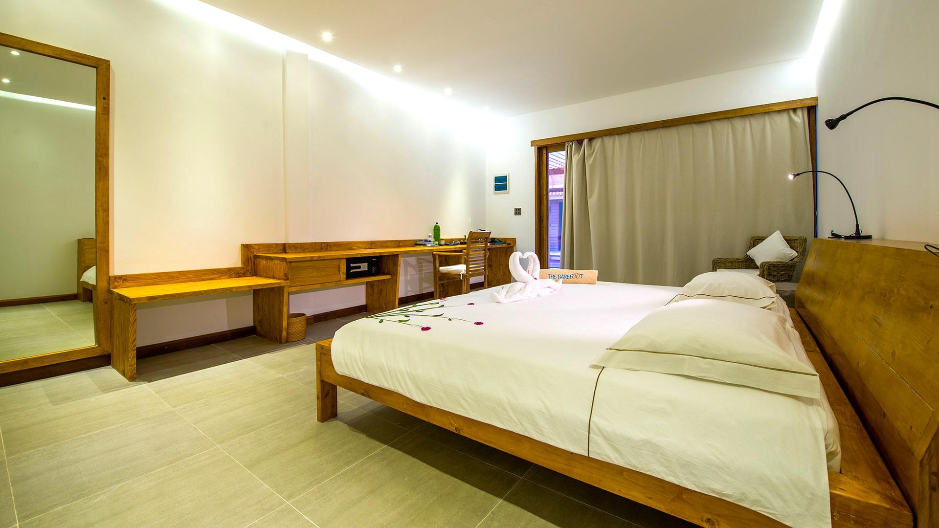 Room, Sea Side