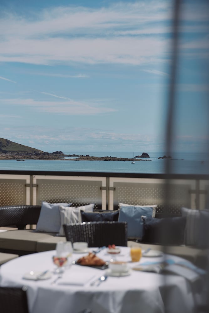 L Horizon Beach Hotel And Spa 53/63