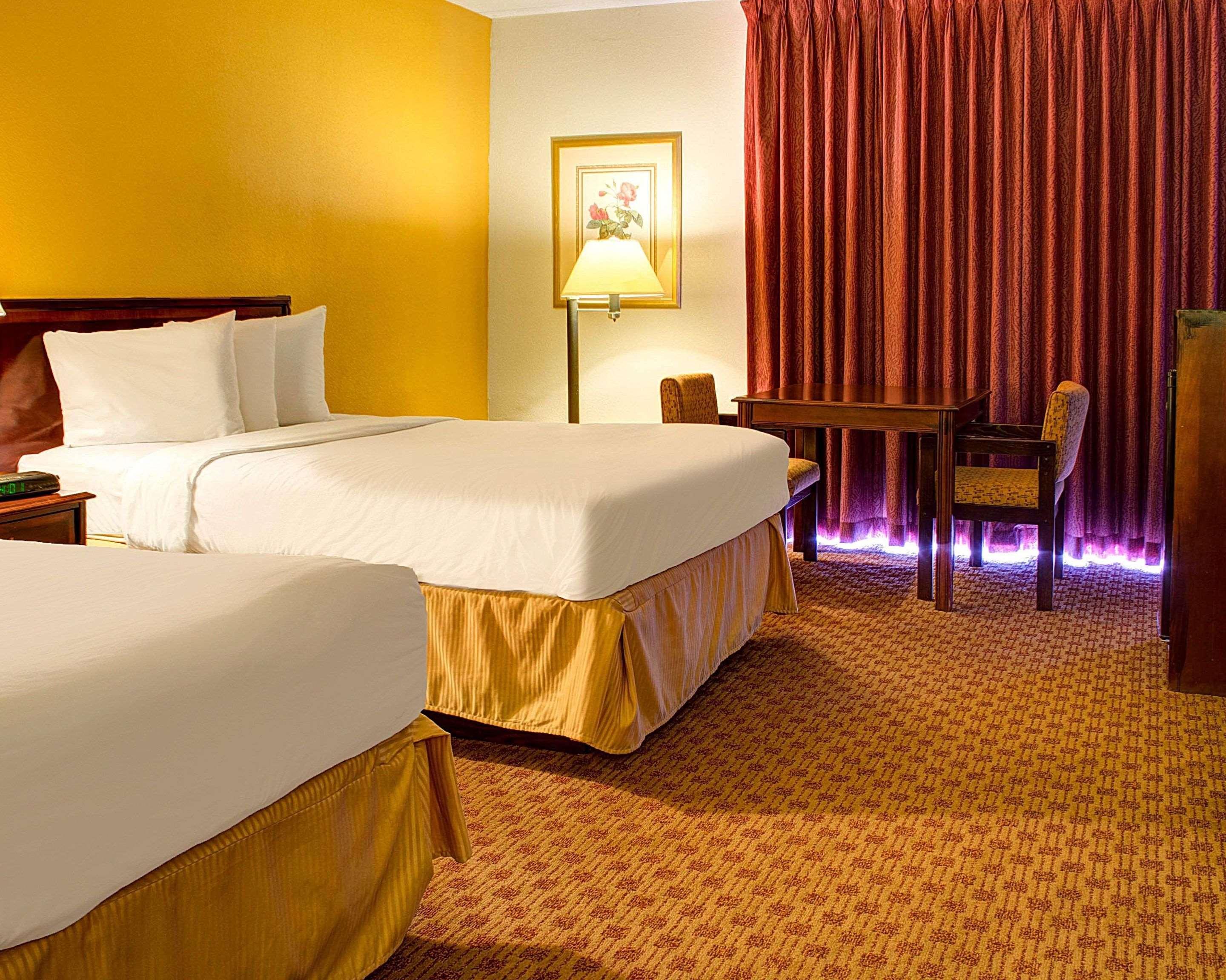 ROOM, 2 DOUBLE BEDS