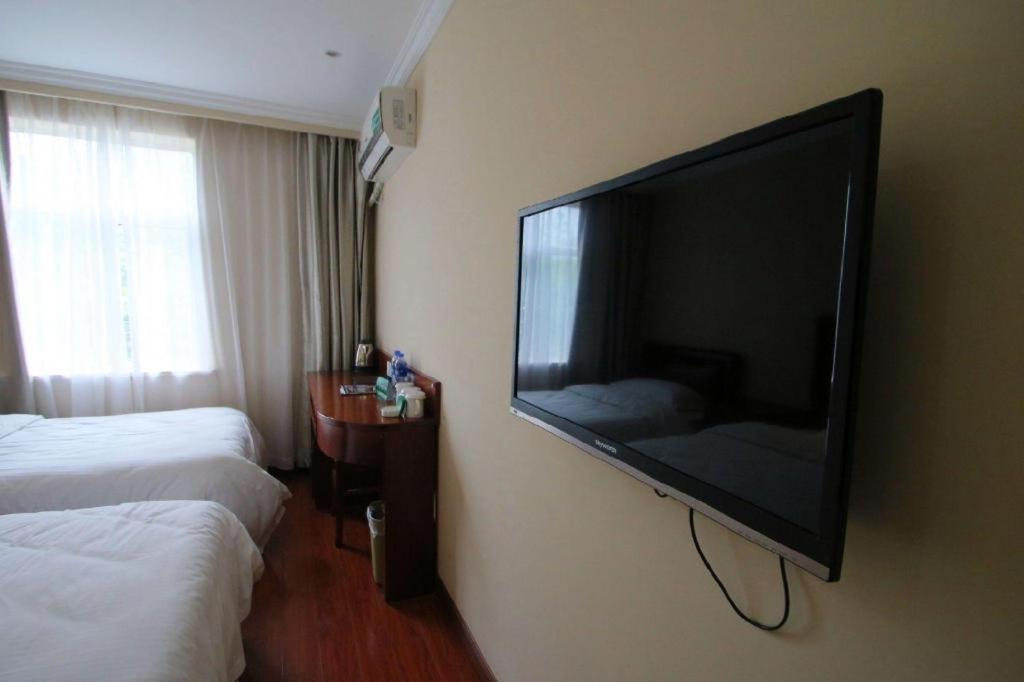 GreenTree Inn Shanghai Luojing Express Hotel 28/49