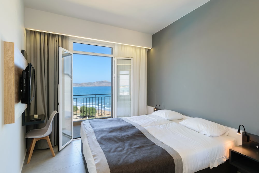 1 BEDROOM, STANDARD, TRIPLE