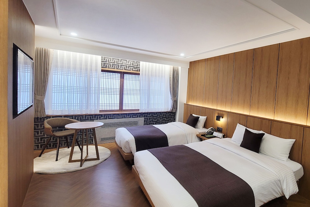 Commodore Hotel Busan 15/62