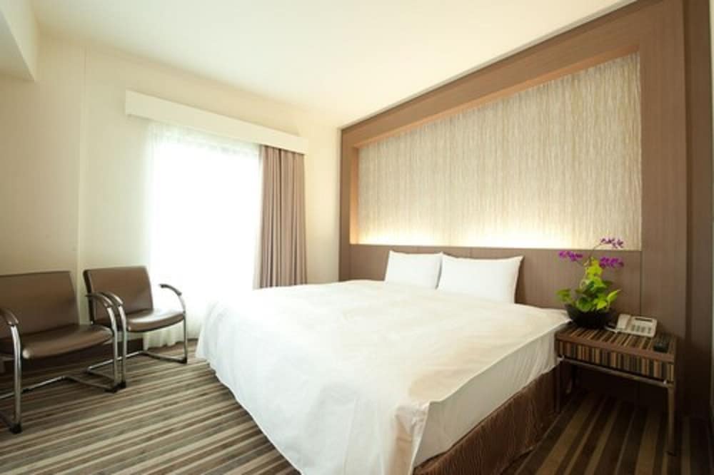 Lishiuan International Hotel 8/62