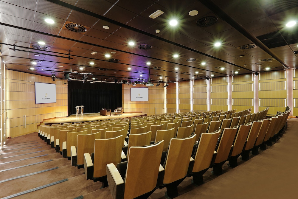 Hotel Barriere Le Grand Hotel Enghien Les Bains 32/33