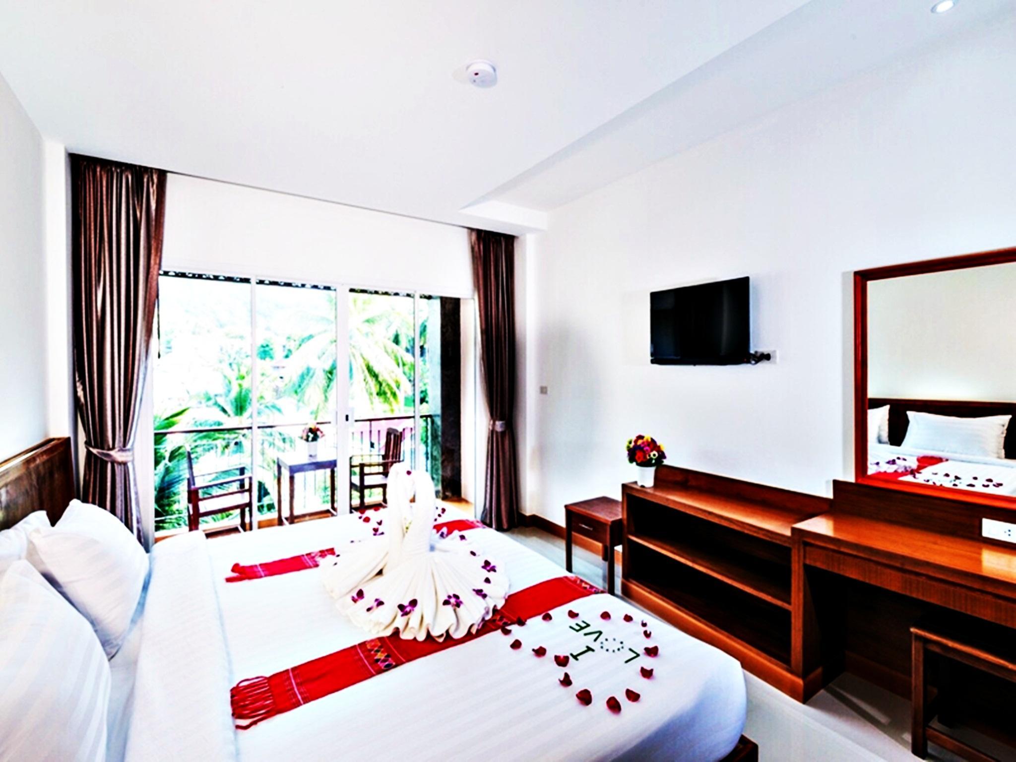 Semi Room, Deluxe, Family, 1 Double and 1 Single Bed