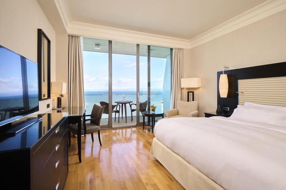 Deluxe, King Bed, with Extra Bed, Sea Front