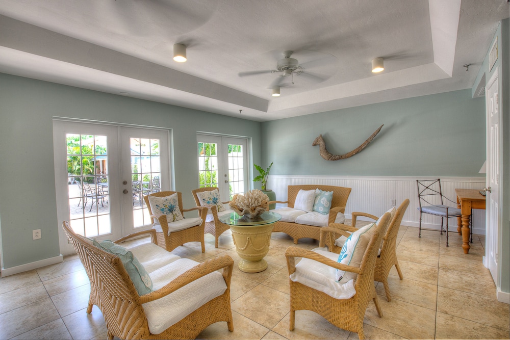 Naples Garden Inn 41/57