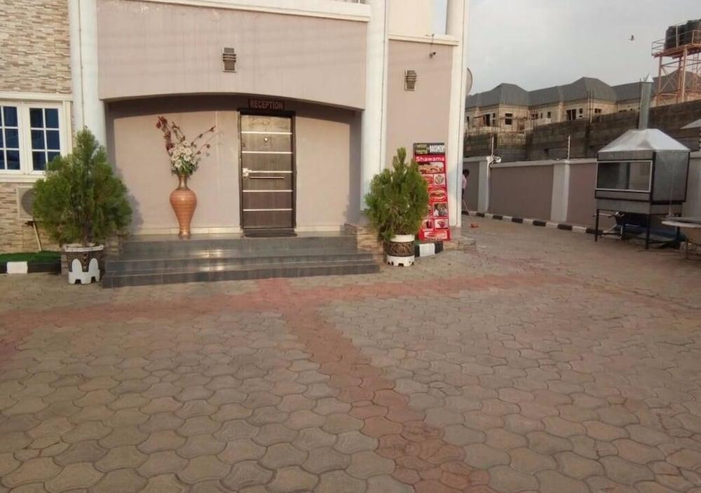 Jesuit Continental Suites 21/28