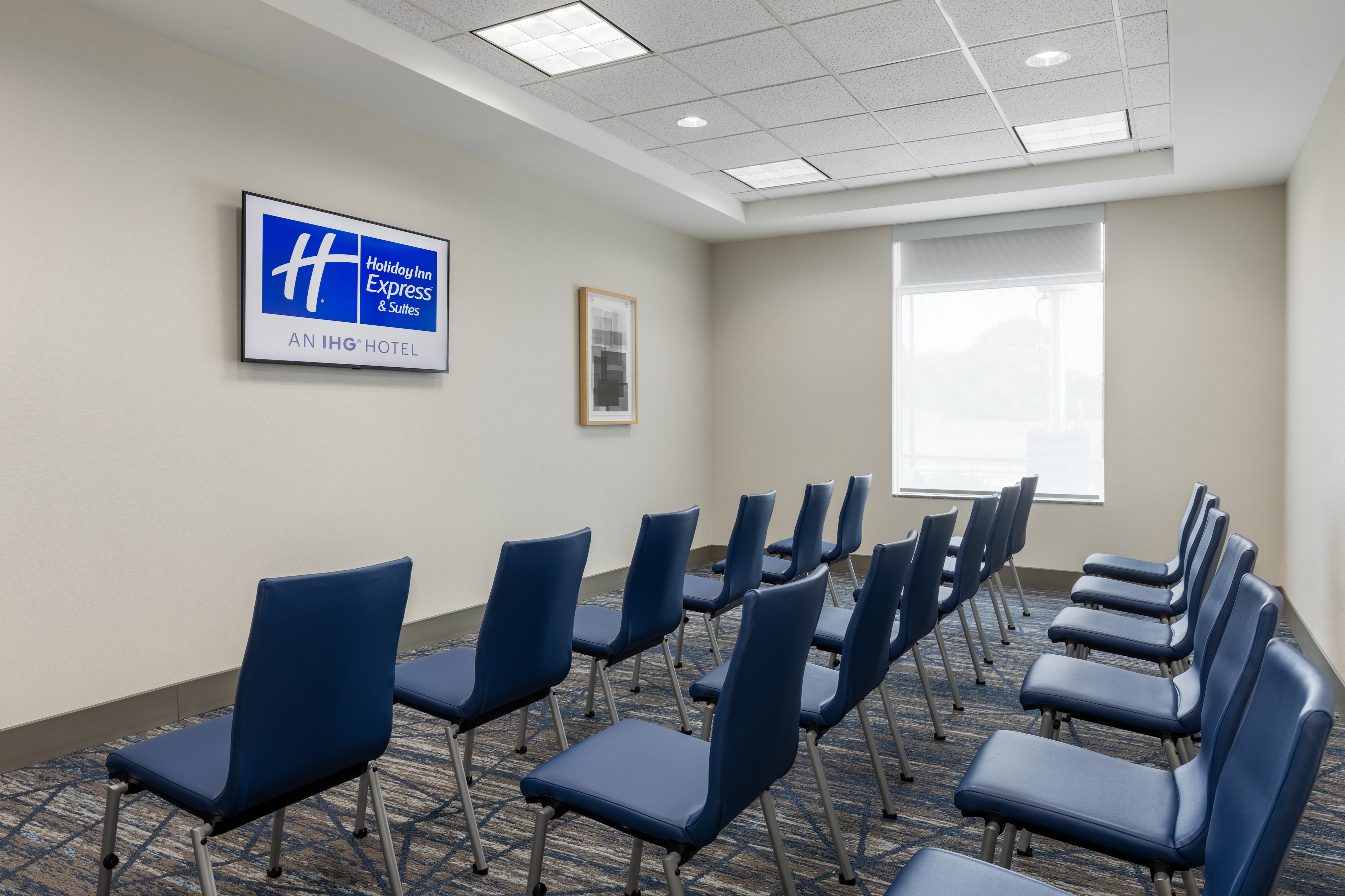 Holiday Inn Express And Suites Ottawa East Orleans 59/70