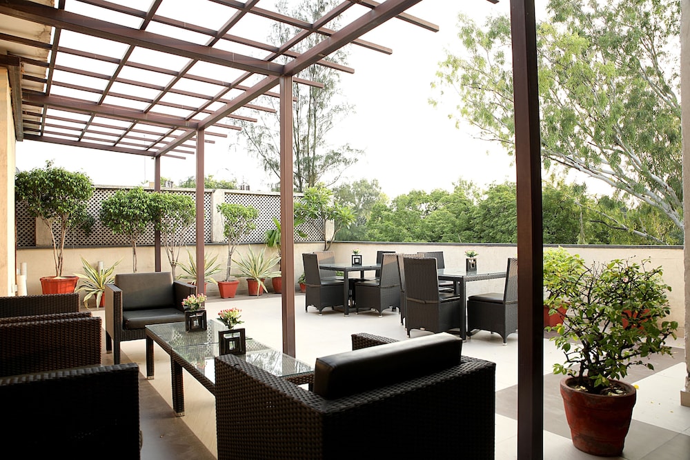Ahuja Residency Sunder Nagar 7/50