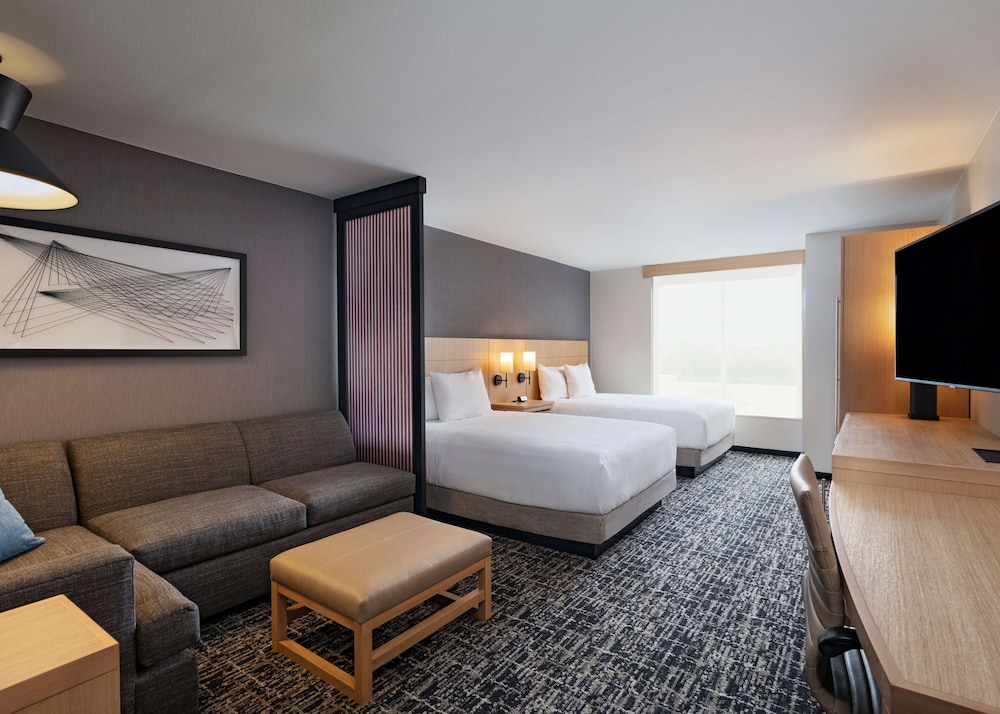 Hyatt Place Austin / Lake Travis / Four Points 12/55