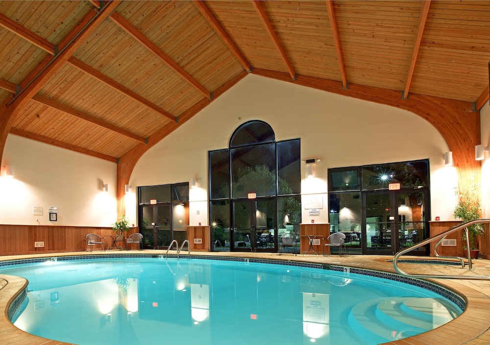 Holiday Inn Express Hotel Suites Harrison 41/56