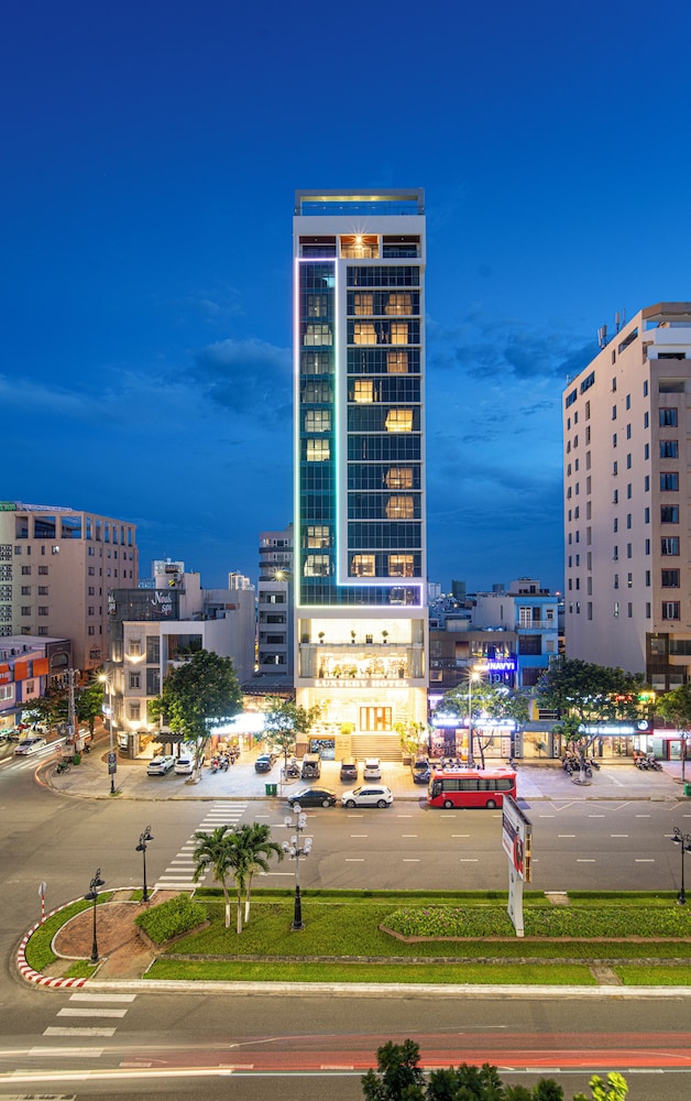 Luxtery Hotel in DA NANG