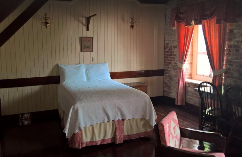 Copper and Lumber Store Hotel Boutique 25/65