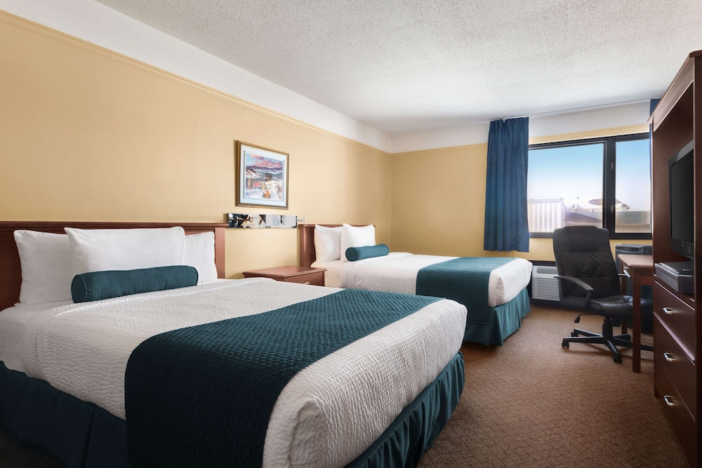 غرفة بسريرين كوين بشرفة، Days Inn by Wyndham Blainville Conference Centre 2/3