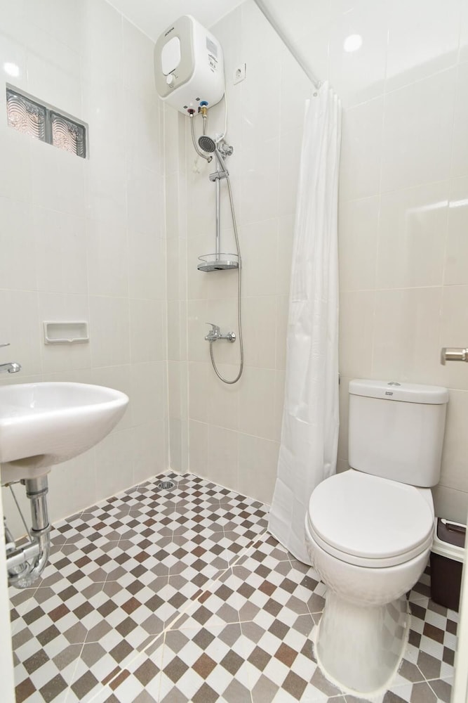 Reddoorz Plus Near Jalan Imam Bonjol Denpasar 14/28