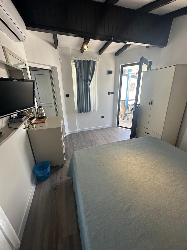 HOTEL LETOON 13/50