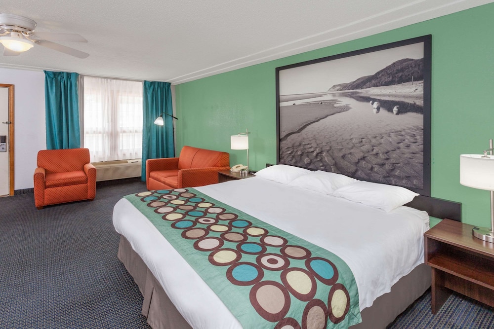 Room, King Bed, Exterior Entrance