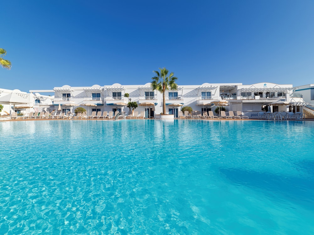 ARENA BEACH HOTEL 6/65
