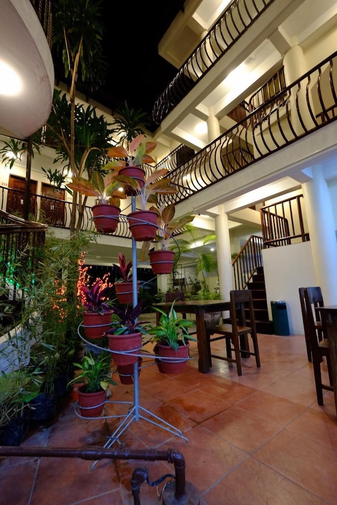 Kiwi Hotel 32/50