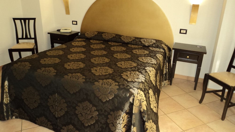 Rossi Hotel 19/35