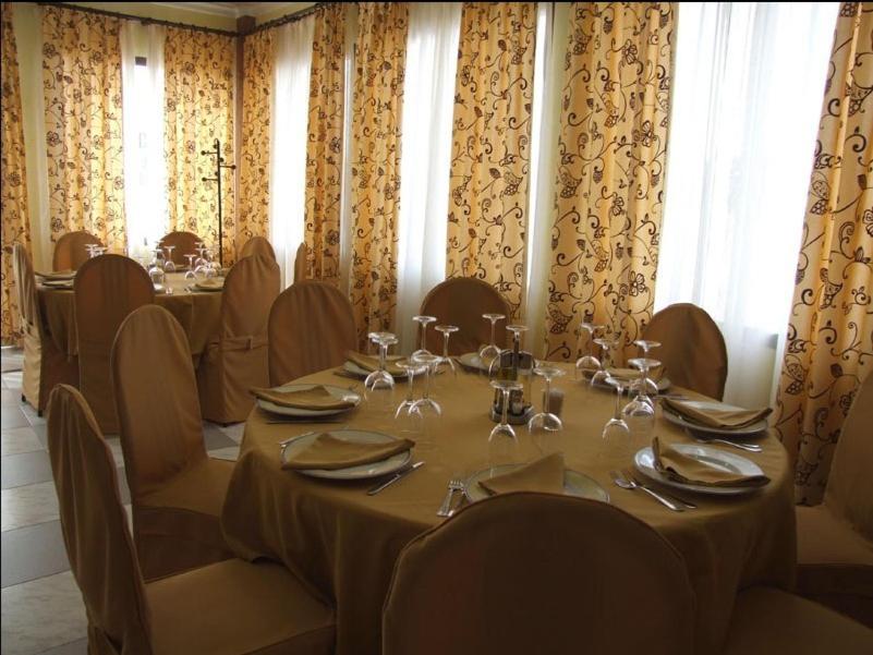 Hostal Parador De Los Galanes 8/14
