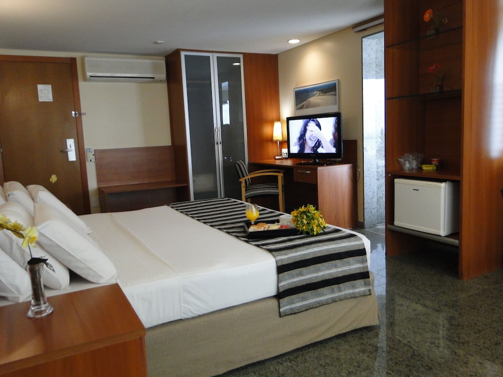 SUITE, KING BED, HOT TUB