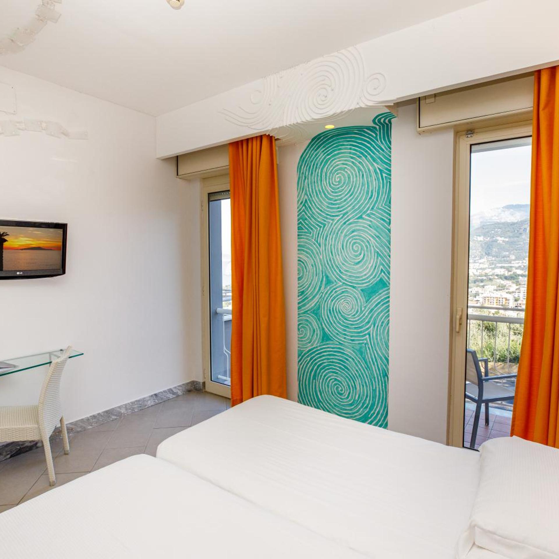 Room, Double or Twin Bed, Lateral Side Sea View