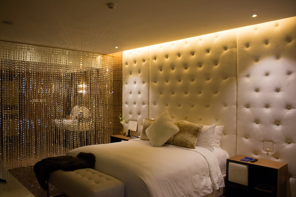 PRESIDENTIAL, SUITE