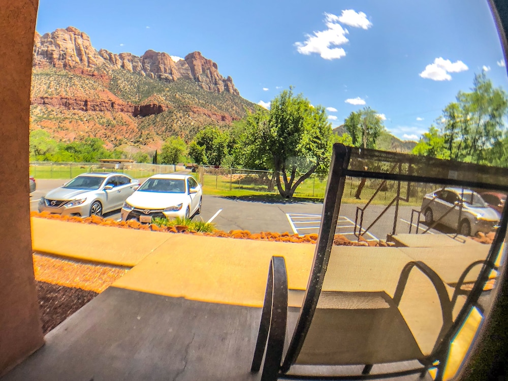 Bumbleberry Inn 55/67