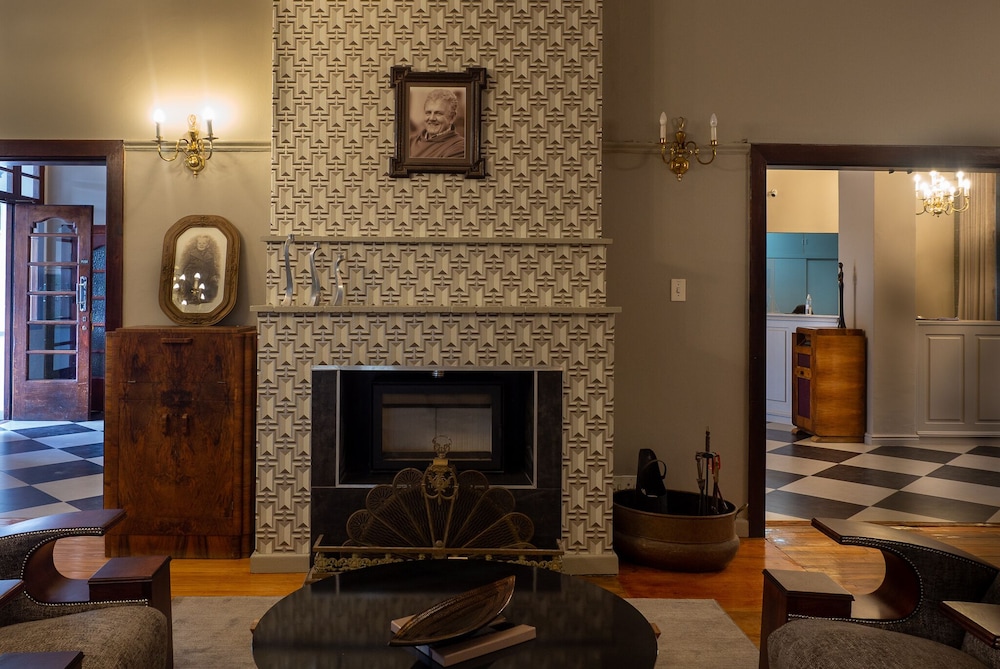 Montagu Country Hotel 66/89