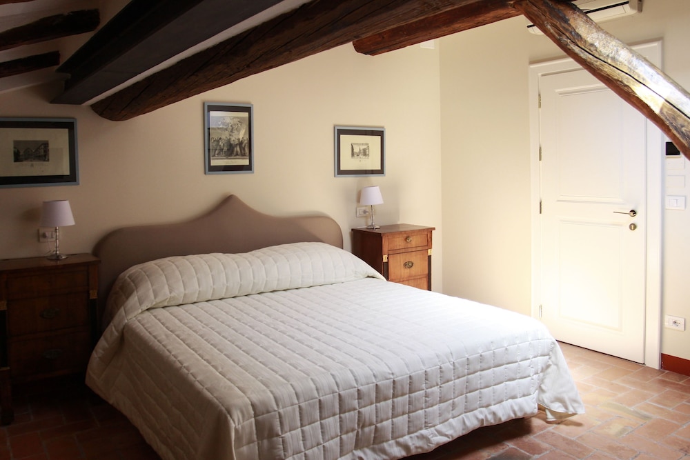 Casa Isolani Santo Stefano 12/48