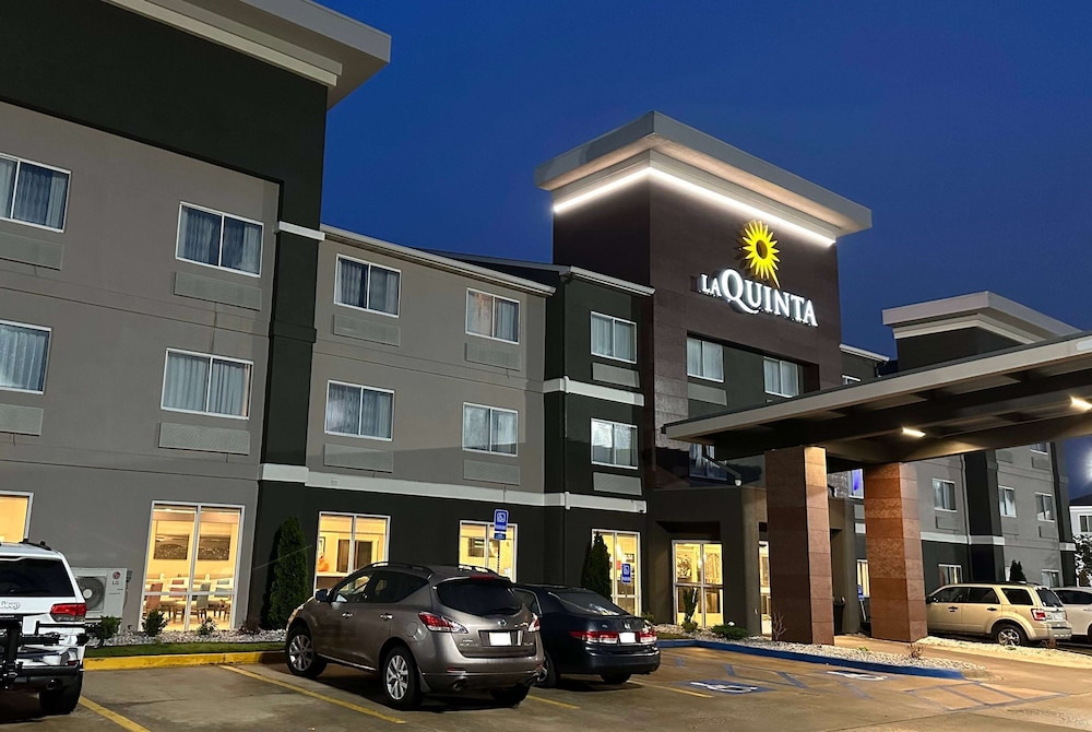 La Quinta Inn & Suites by Wyndham Fayetteville 53/59
